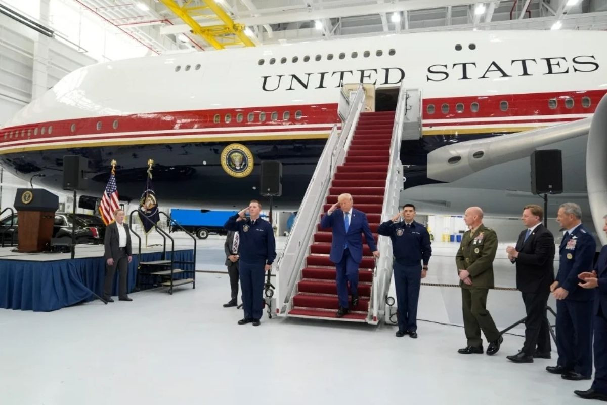 Trump, Katar'ın bağışladığı yeni Air Force One uçağını tanıttı, uçakla yakında Türkiye'ye geleceğini söyledi