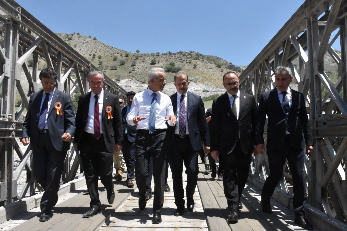 Hakkari'nin 1 km'lik bölünmüş yolu 106'ya çıktı