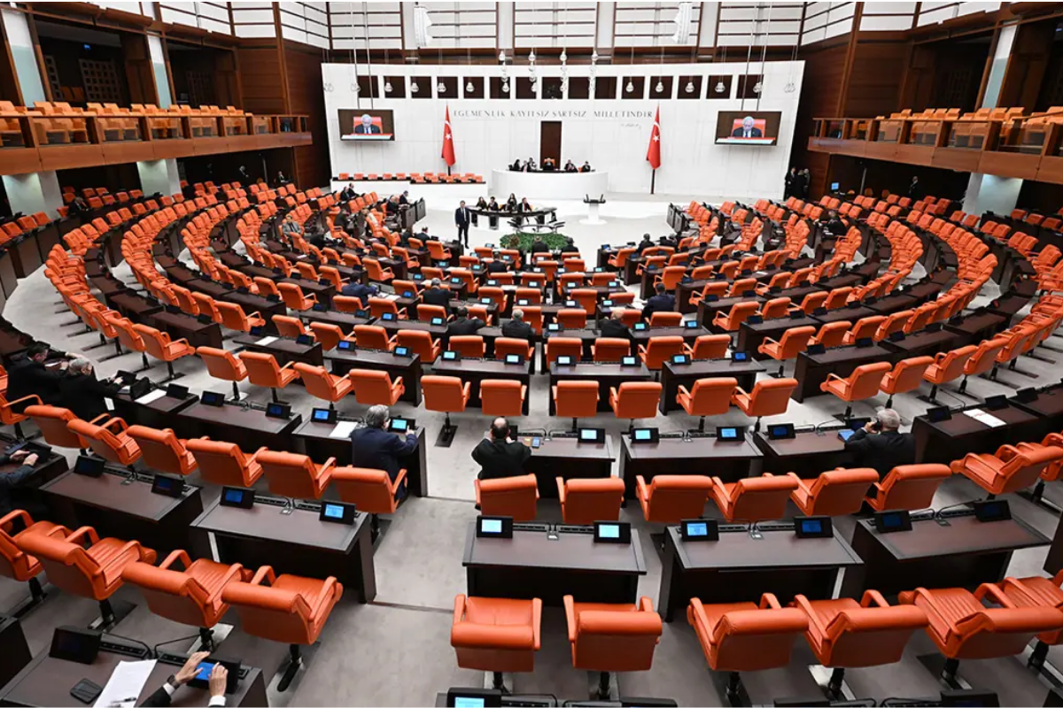 Meclis'te torba teklif mesaisi; taksi, dolmuş ticari plaka devrine KDV istisnası geliyor