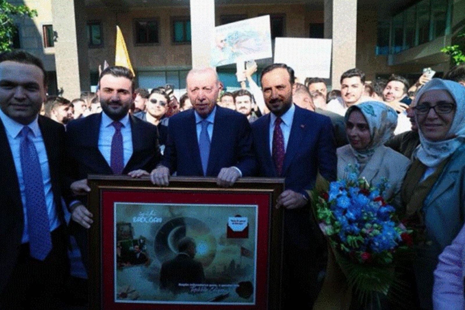 Gençlerden Cumhurbaşkanı Recep Tayyip Erdoğan'a Babalar Günü sürprizi