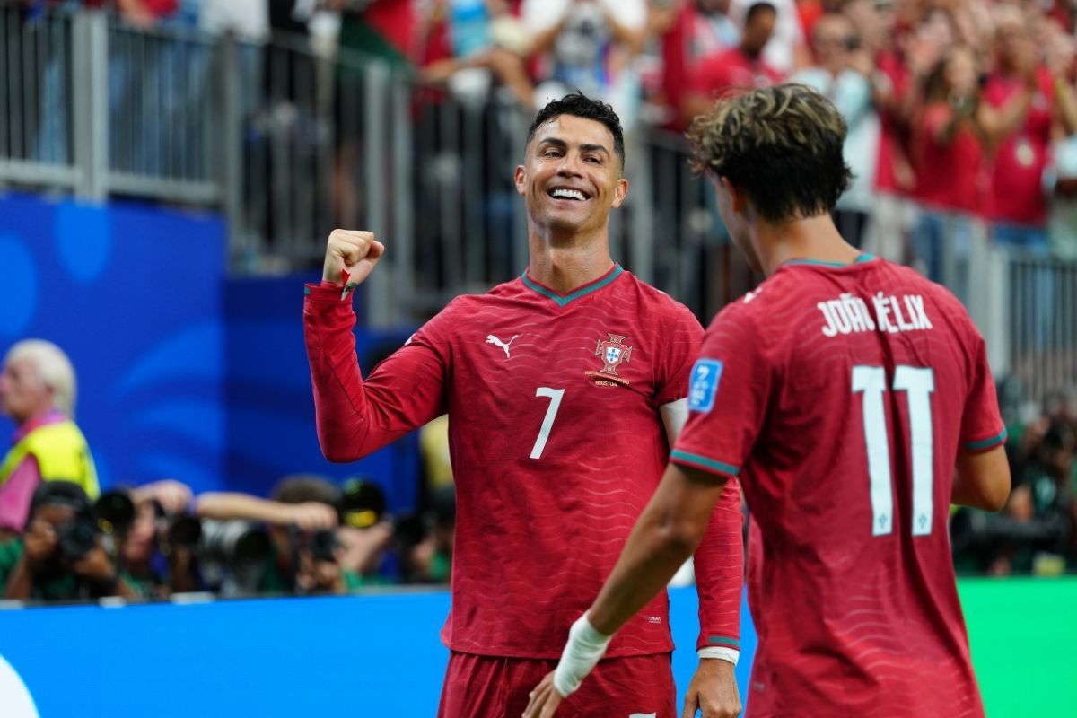 Ronaldo Dünya Kupası tarihine geçti, Portekiz Özbekistan'ı farklı yendi