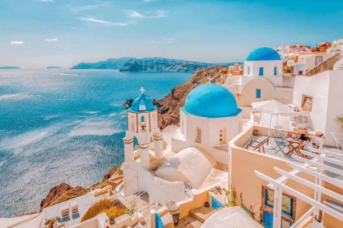 Yunanistan, rekor turist sayılarının ardından sahilleri korumak için harekete geçti, 250 plaja şezlong yasağı geldi
