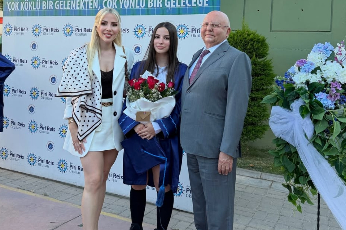 Arkas ailesinde mezuniyet sevinci, Lucien ve Merve Arkas’ın kızları törenle mezun oldu