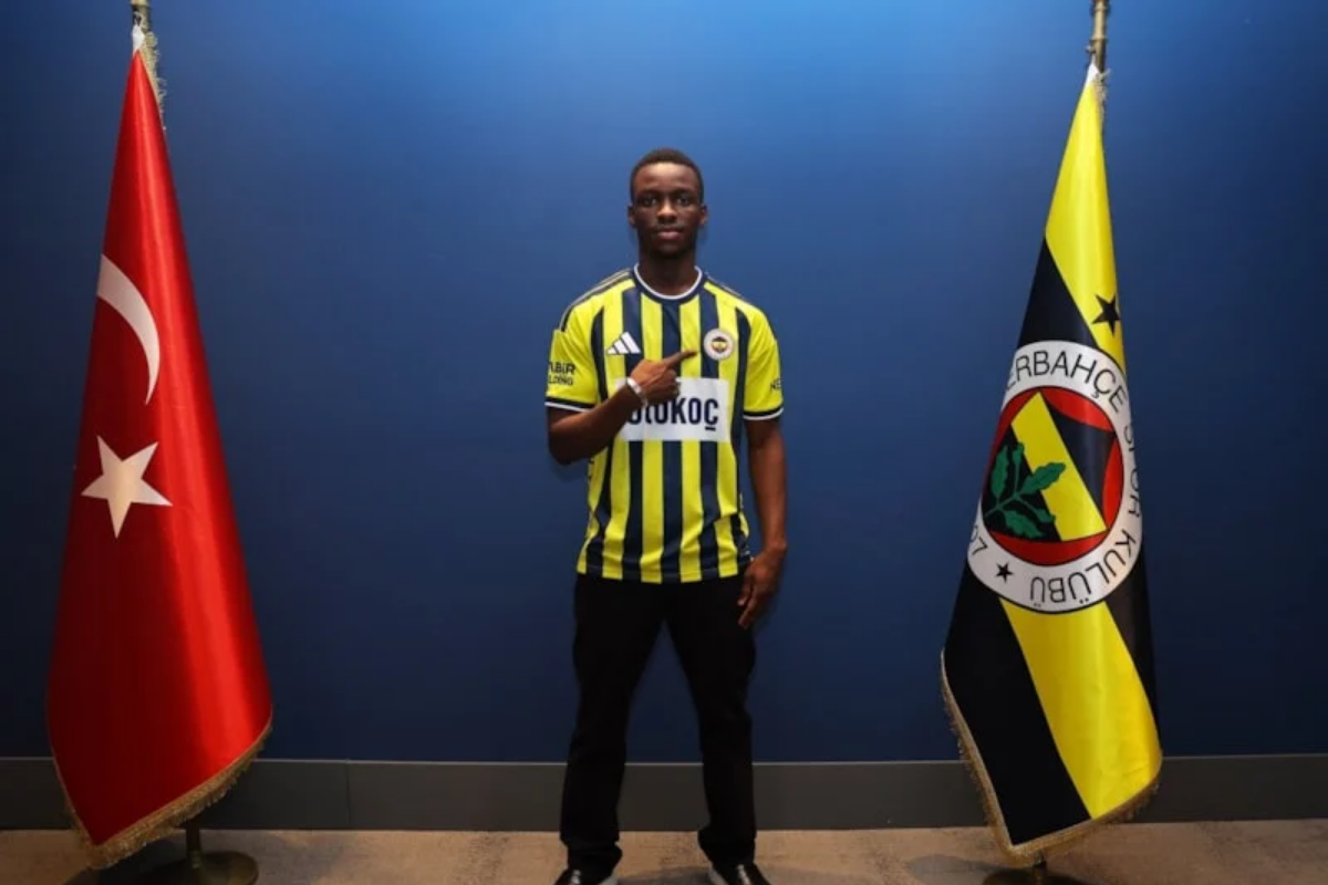 Fenerbahçe 18 yaşındaki Senegalli futbolcu Amara Diouf'un transferini açıkladı
