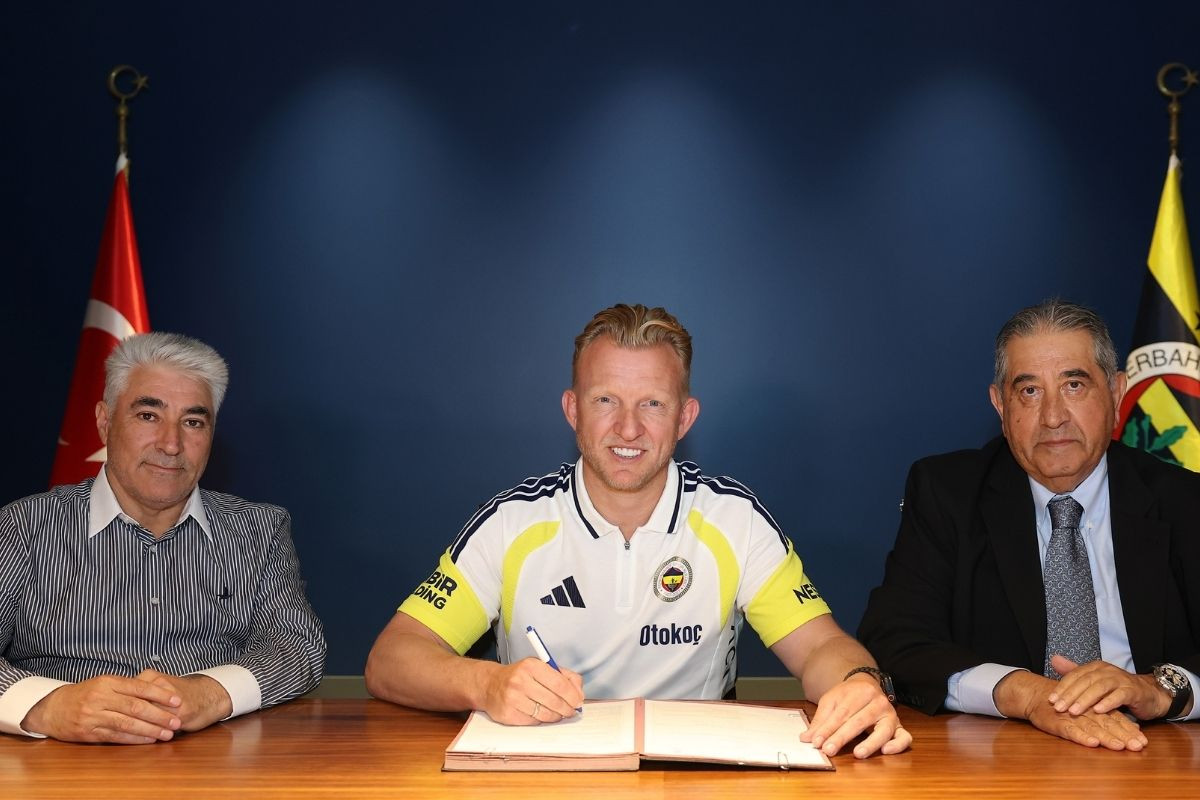Dirk Kuyt, 11 yıl sonra Fenerbahçe'ye yardımcı antrenör olarak döndü