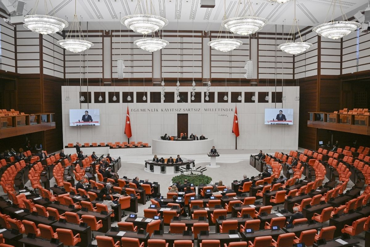 Emniyet, basın ve taksicileri ilgilendiren torba yasa teklifi Meclis'ten geçti