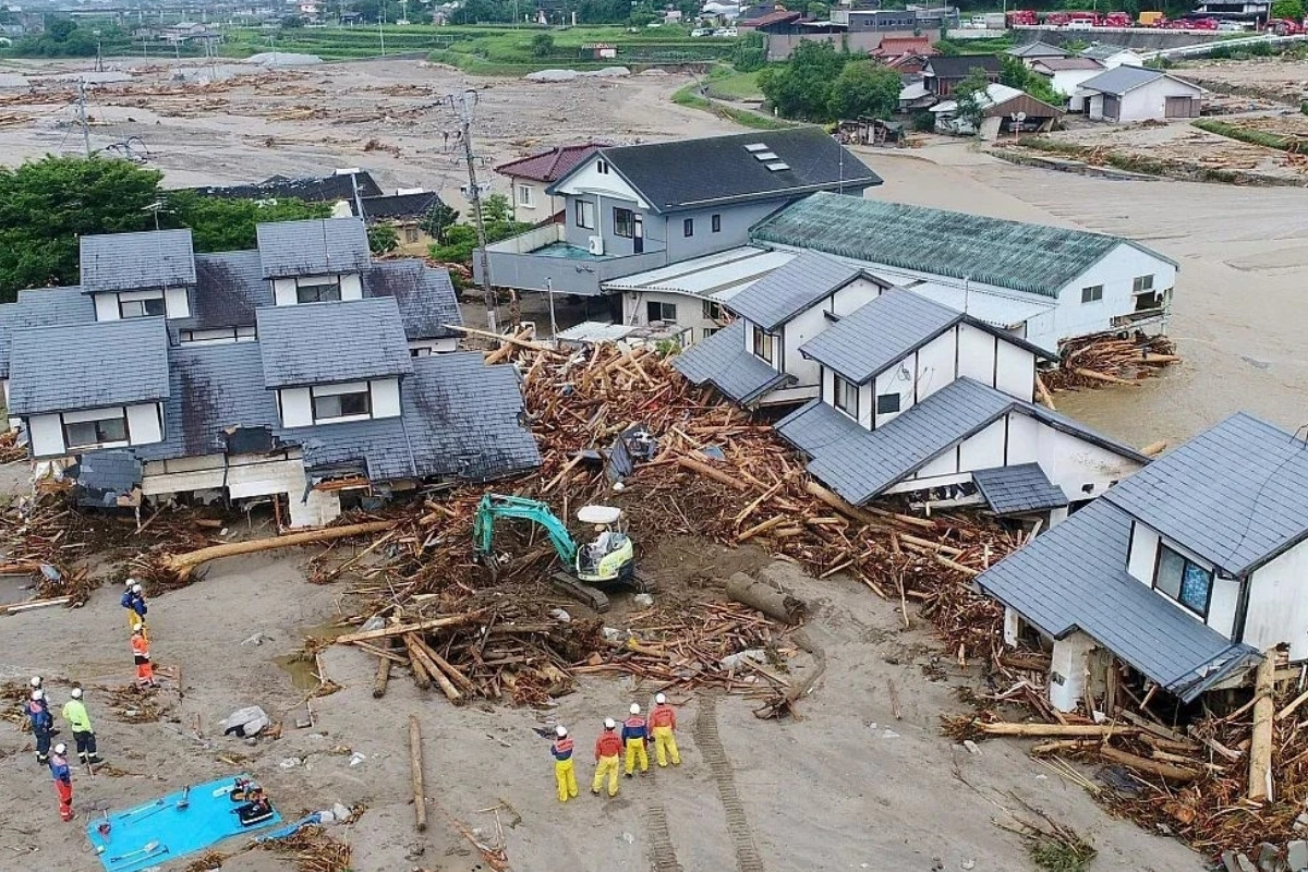 Japonya'da etkisini gösteren Higos Tayfunu şiddetli yağışlara neden oldu