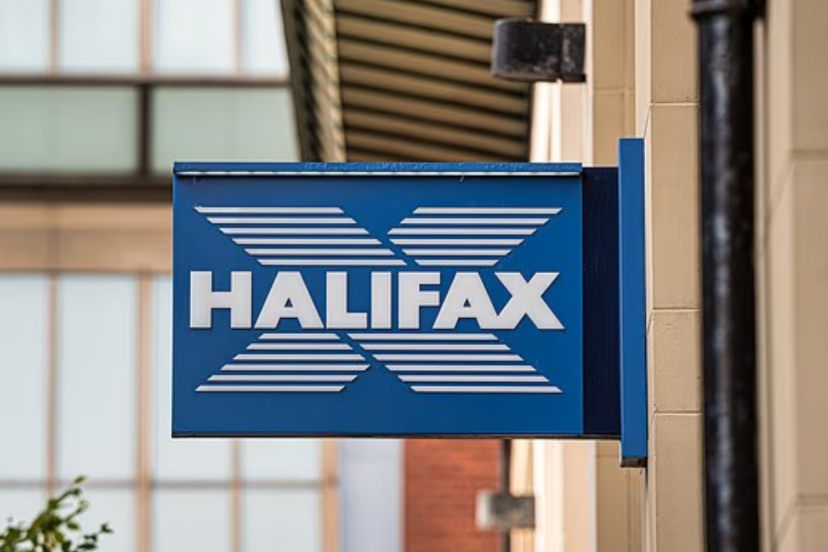İngiltere'nin 173 yıllık bankacılık devi Halifax tarihe karışıyor, tüm hesaplar Lloyds'a taşınacak