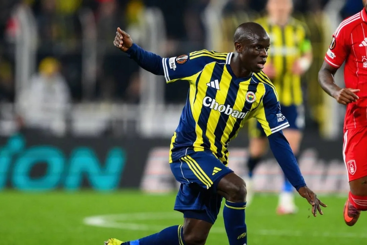 Fenerbahçe, N'Golo Kante ile masaya oturuyor, maaş indirimi kabul edilmezse yollar ayrılabilir