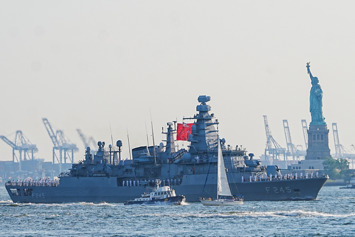 TCG Oruçreis, New York’ta düzenlenen ABD'nin 250. kuruluş yılı törenlerinde Türkiye'yi temsil etti