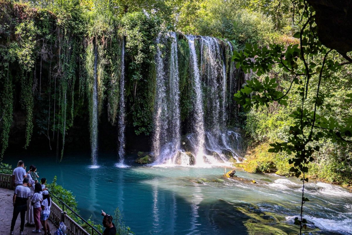 Antalya'da yaz sıcağından kaçışın adresi Düden Şelalesi