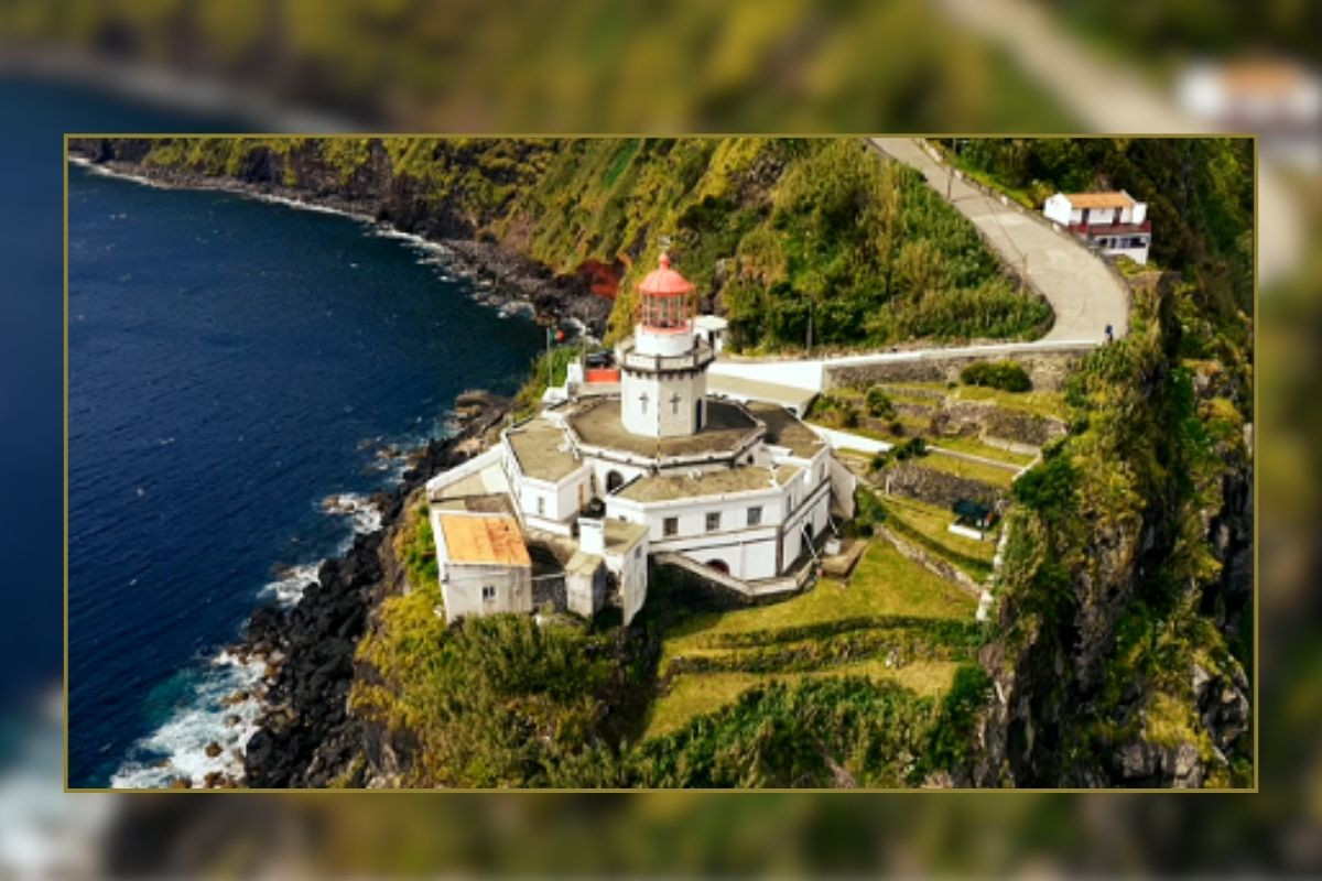Atlantik'in 150 yıllık nöbetçisi Farol do Arnel ziyaretçilerini büyülüyor