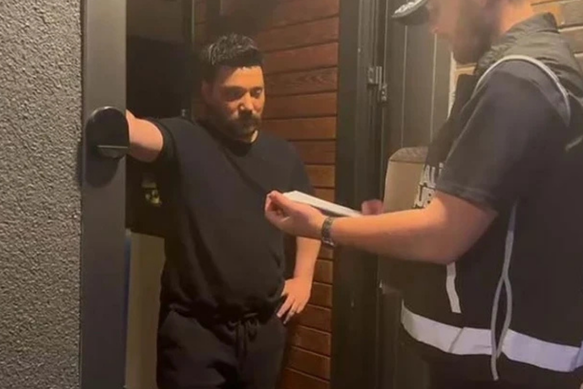 Ahbap Derneği'ne yönelik yürütülen soruşturma kapsamında gözaltına alınan Oğuzhan Uğur, tutuklama talebiyle mahkemeye sevk edildi