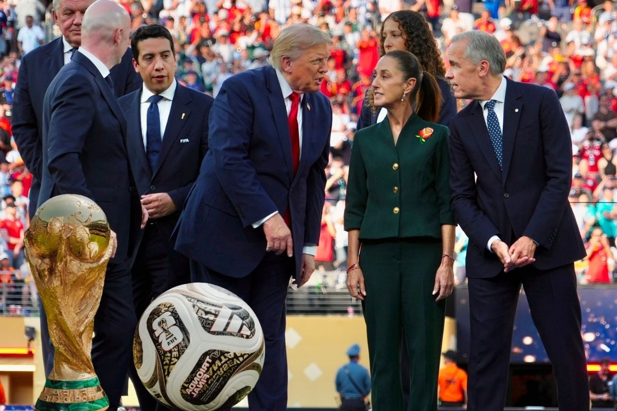 ABD Başkanı Trump, birlikte düzenledikleri Dünya Kupası finalinin ertesi günü Kanada'ya ek gümrük vergisi kararı aldı