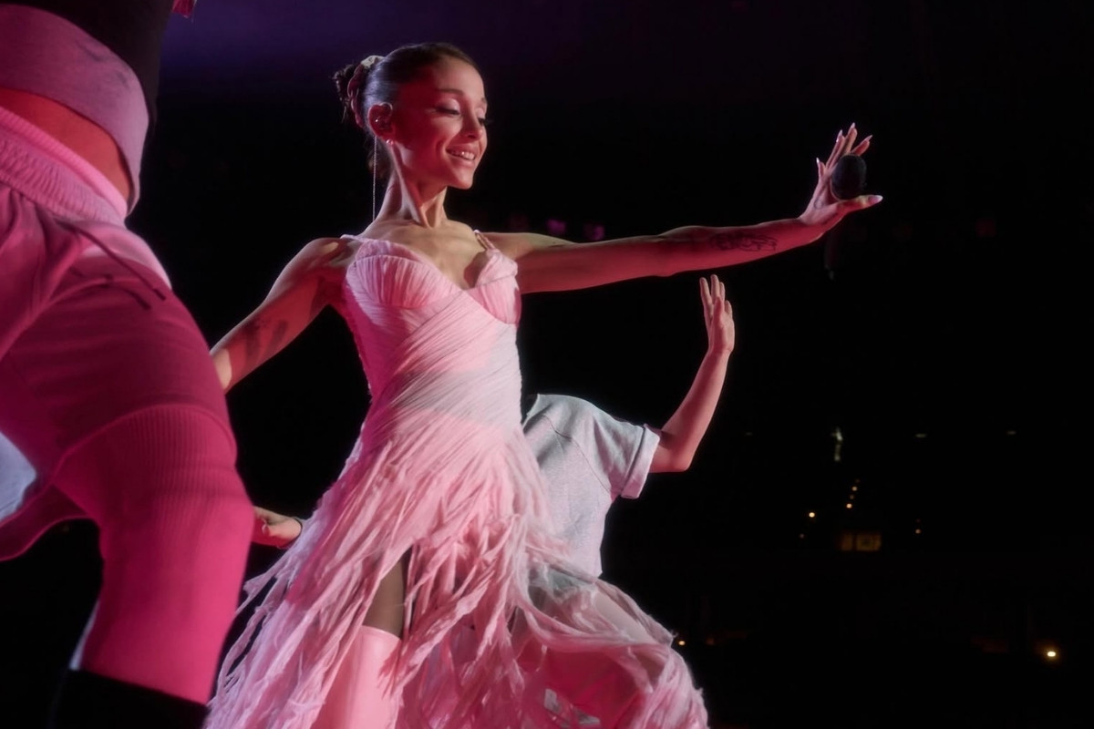 Ariana Grande, yayınlanmamış şarkı ve videolarını sızdıran bilgisayar korsanlarına dava açtı