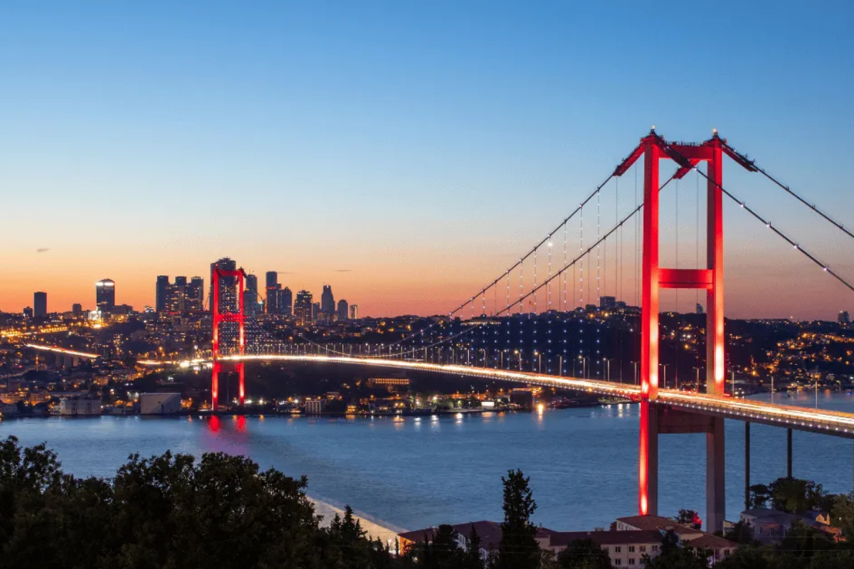 Bloomberg, Boğaz köprülerinin özelleştirileceğini ve Fransız devi  Meridiam'ın talip olduğunu yazdı