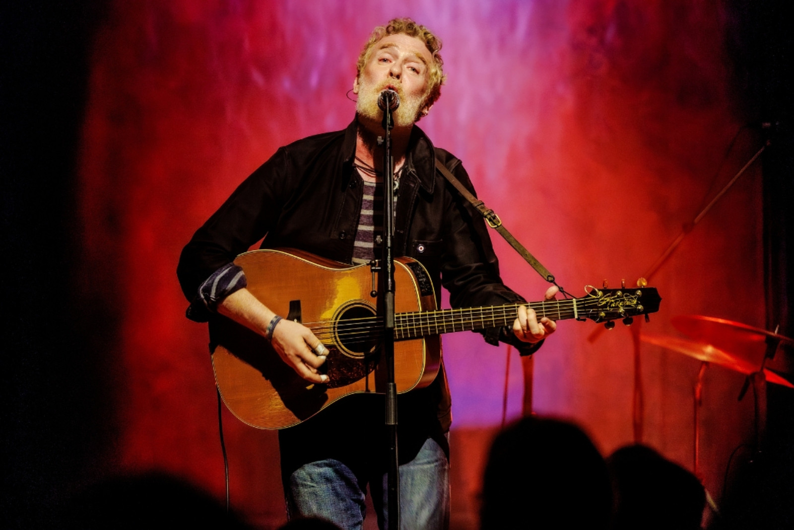 Oscar’lı müzisyen Glen Hansard son şarkısını söyledi, ölüme gitti