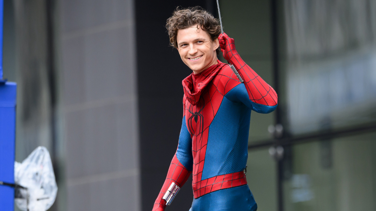 Tom Holland'ın başrolünde yer aldığı Spider-Man: Brand New Day vizyona girdiği ilk hafta 927 milyon dolar hasılat elde etti