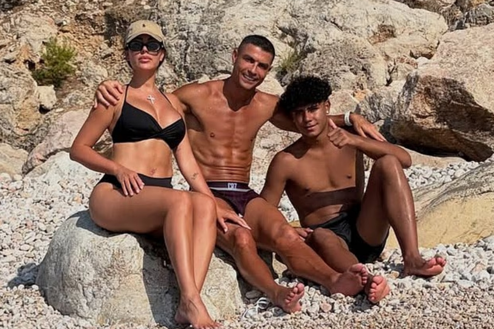 Georgina Rodriguez ve Cristiano Ronaldo çifti düğünden önce tatile çıktı