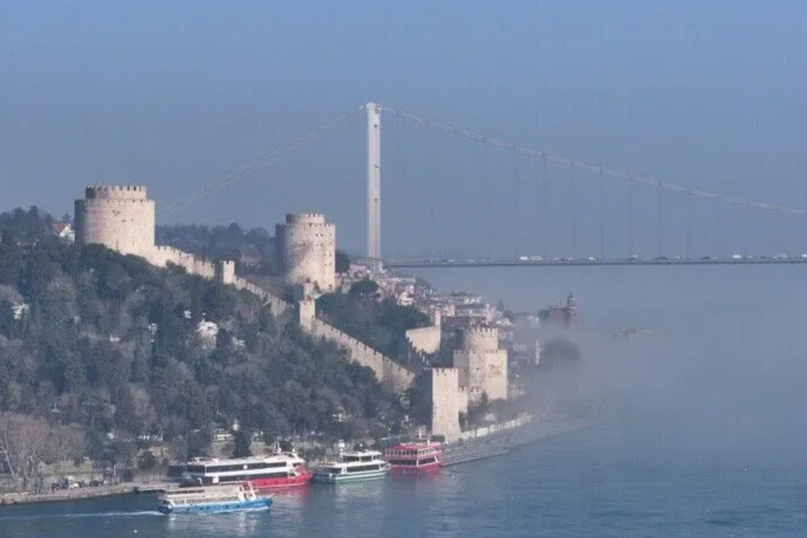 İstanbul'da sis nedeniyle bazı vapur seferleri iptal edildi