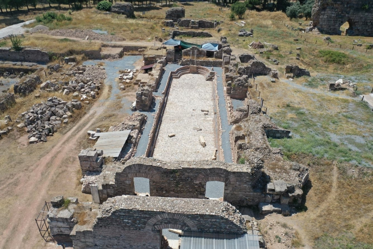 Tralleis'te gün yüzüne çıkarılan 2 bin yıllık 300 kişilik antik havuzun restorasyonu tamamlandı