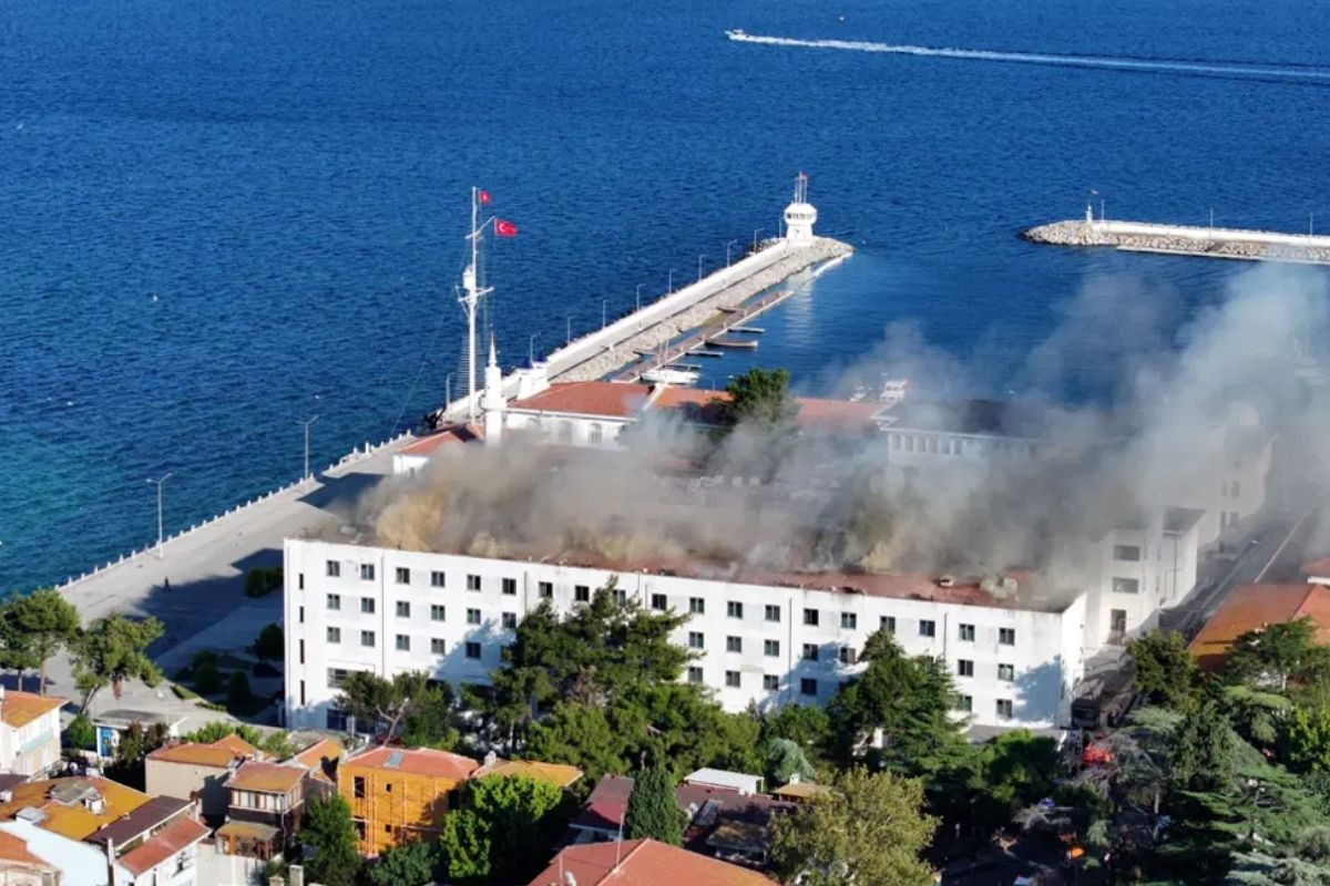 Heybeliada'da Deniz Harp Okulu'nda yangın