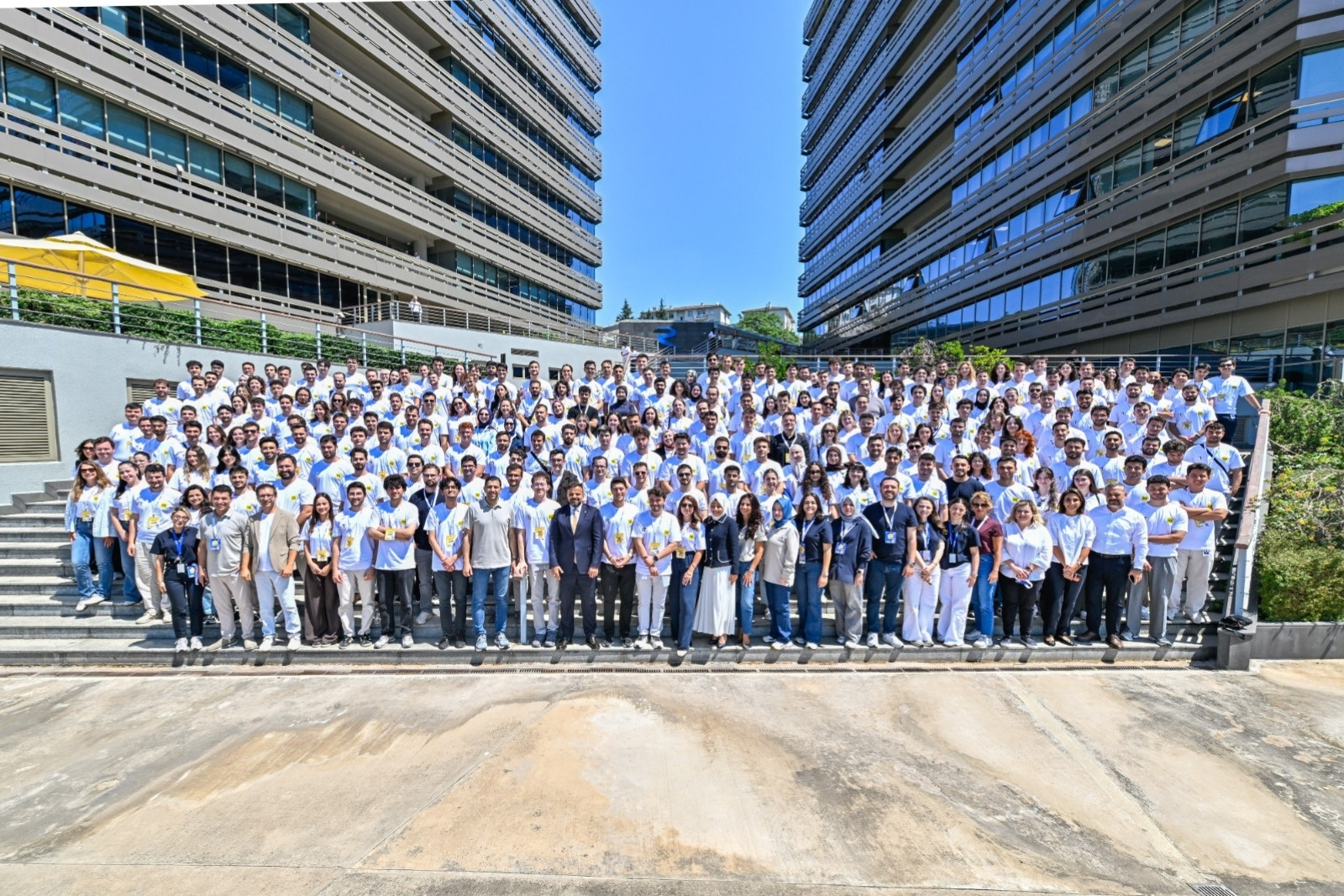 Turkcell’in üniversite öğrencileri ve yeni mezunlara yönelik GNÇYTNK 2026 programını tamamlayan 252 kişi Turkcell’de işbaşı yaptı