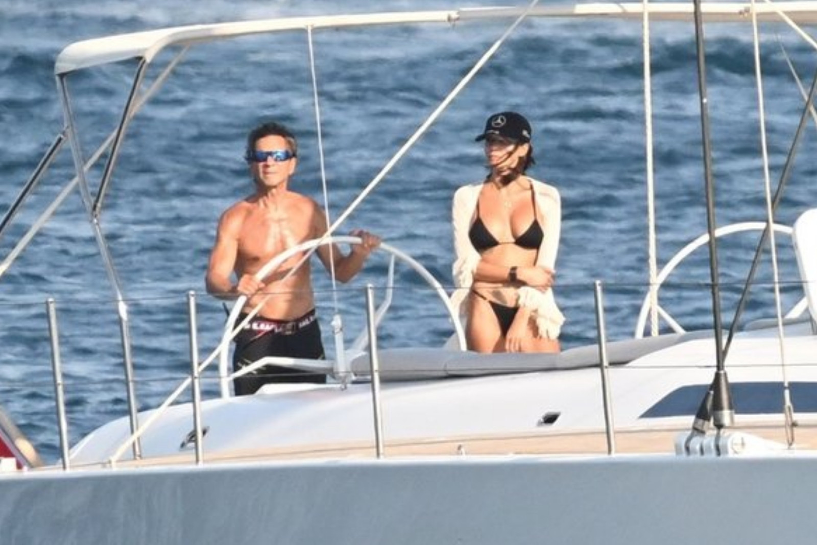 Cem Hakko ve Nazlı Kayaaslan çifti Bodrum tatilinde dümenin başında