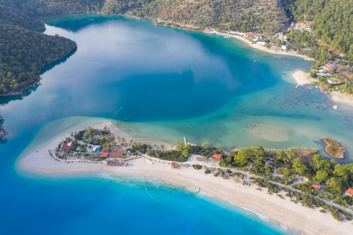 Ölüdeniz, dünya turizmine yönelik bir araştırmada 113,2 milyon euroluk tahmini değeriyle Avrupa'nın en değerli 4'üncü plajı oldu
