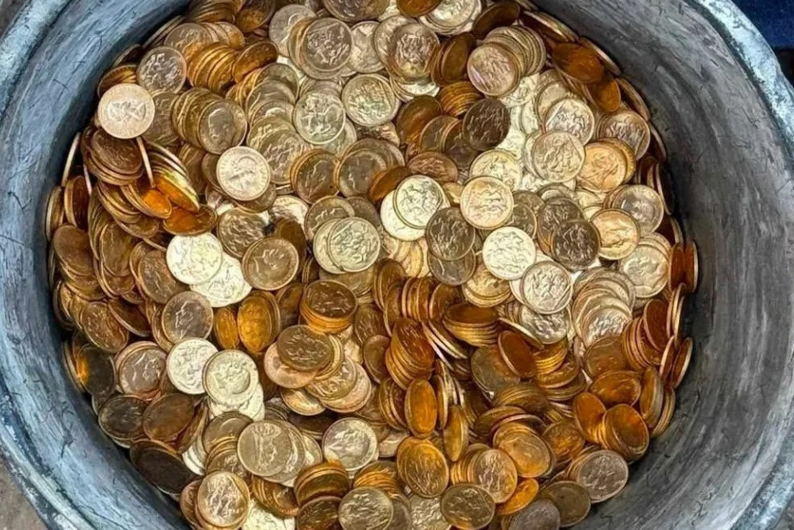 Belçika'da duvardan 500 milyon liralık altın döküldü