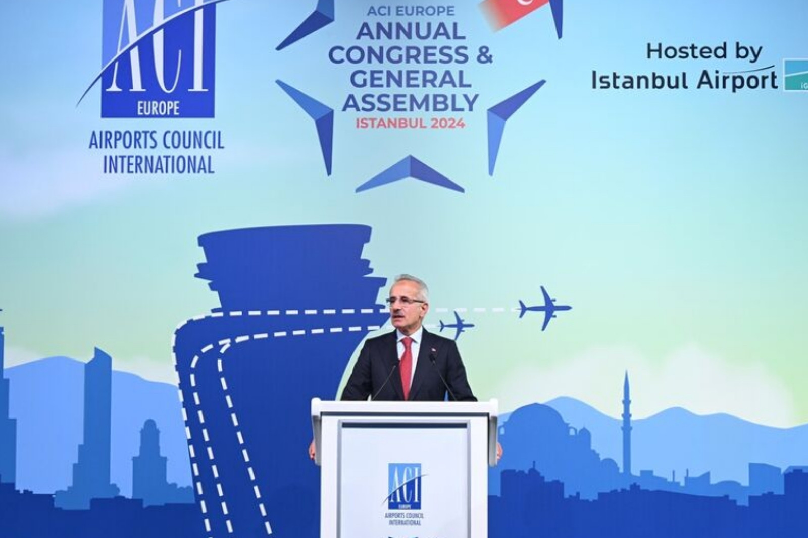 Ulaştırma ve Altyapı Bakanı Abdulkadir Uraloğlu duyurdu, İstanbul Havalimanı tüm zamanların rekorunu kırdı