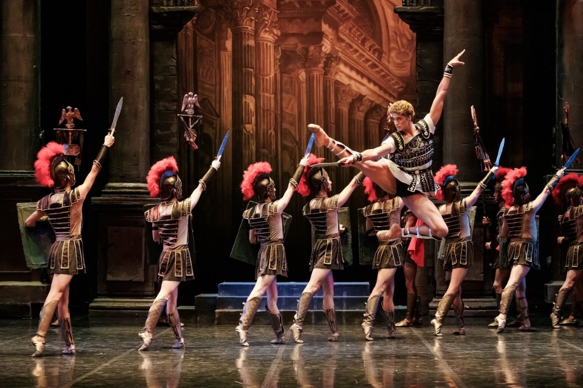 Aspendos Antik Tiyatrosu’nun büyüleyici atmosferinde opera ve bale heyecanı başlıyor