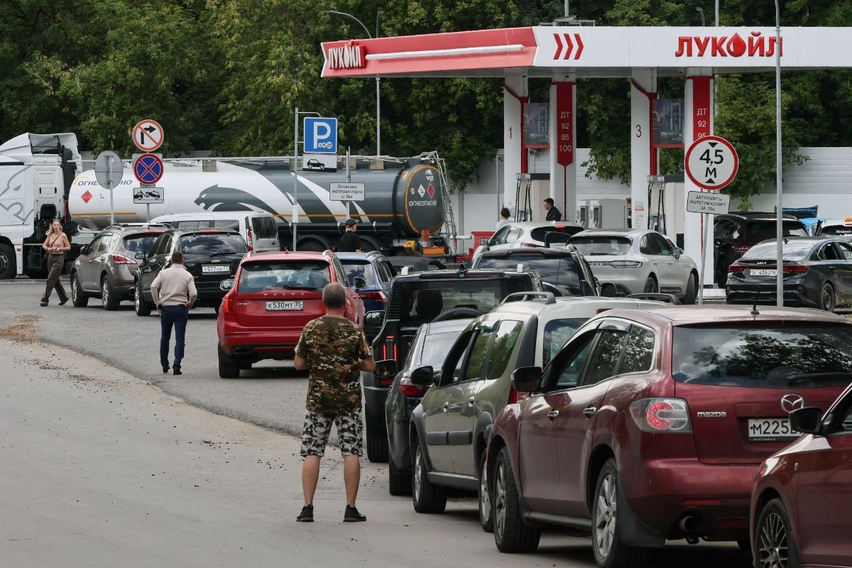 Rusya, iç piyasayı desteklemek için akaryakıt ithalatına başladı