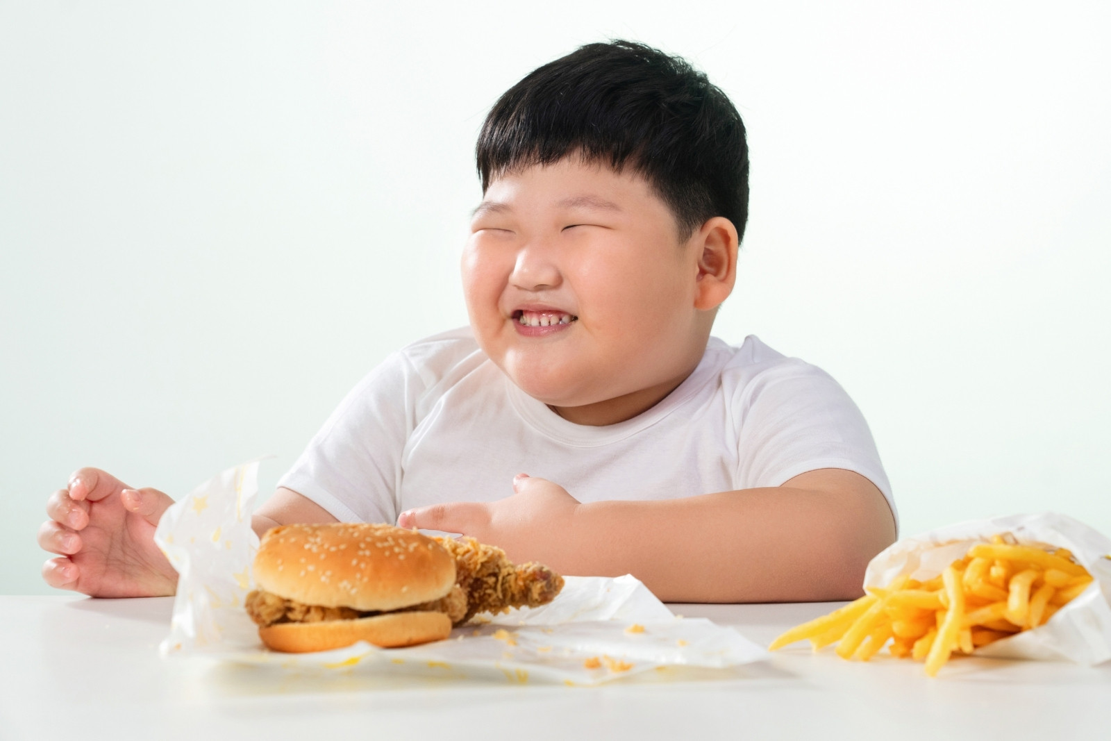 Çocuklarda tombul yanak alarmı, uzmanlar obeziteye karşı uyarıyor