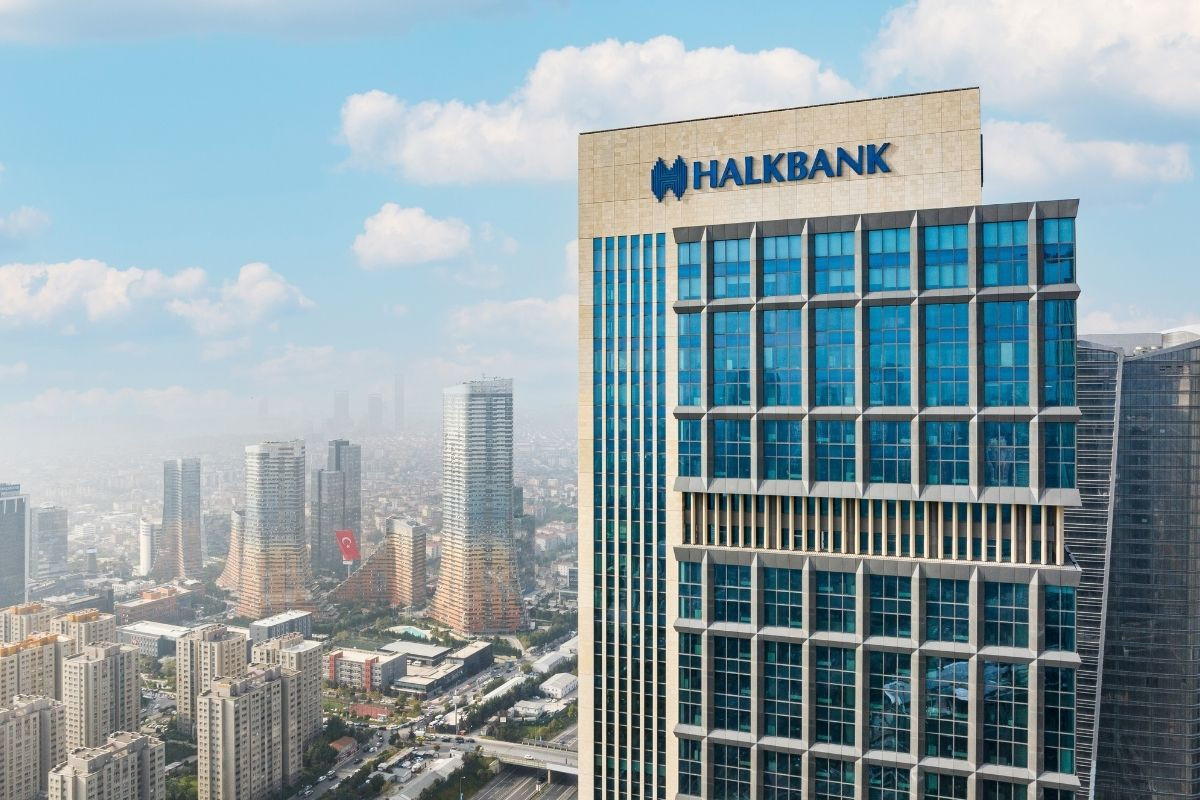 Halkbank, ABD'deki davanın düşmesinin ardından uluslararası piyasalardan 1,1 milyar dolar kaynak aldı