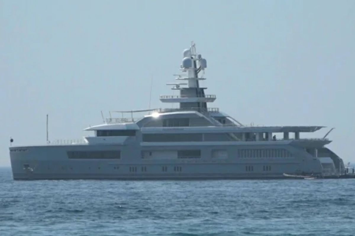 Rus milyarderin 250 milyon dolarlık mega yatı 'Cloudbreak' Kuşadası’nda