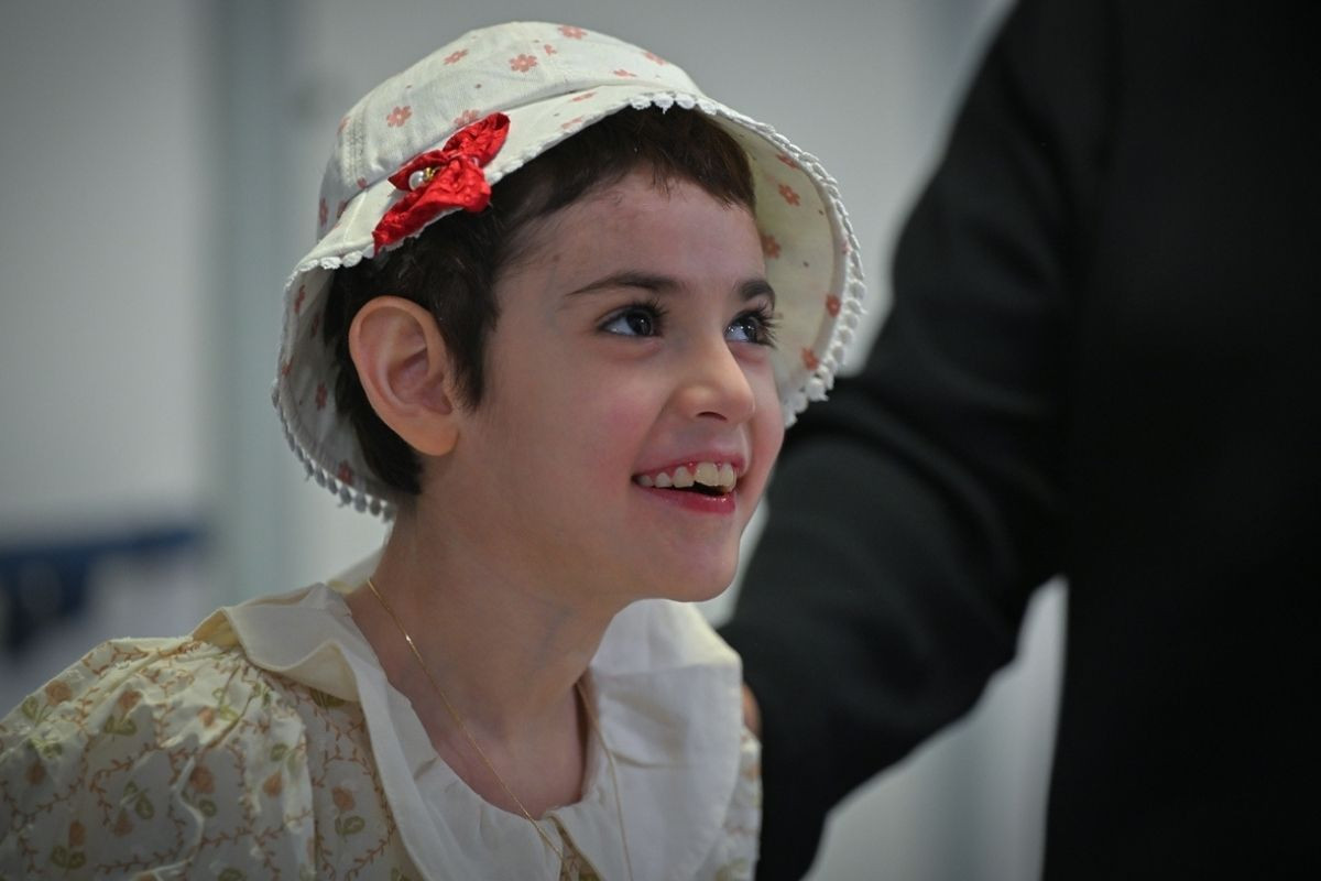 Elifsu, 8 yıllık epilepsi mücadelesi sonrası yürümeye ve konuşmaya başladı