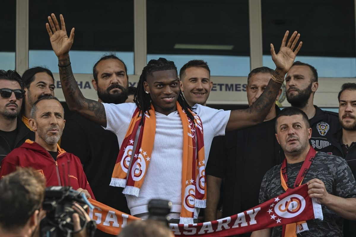 Milan'dan Galatasaray'a transfer olan Rafael Leao'nun Sporting Lizbon taraftarlarının baskınıyla değişen yolu