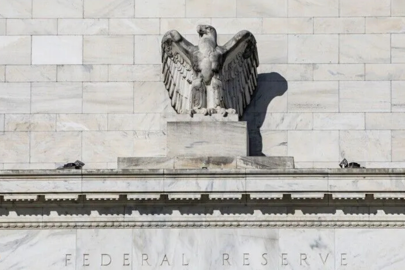 Fed beklentisi ve Orta Doğu'da artan Hürmüz gerilimi piyasaları baskılıyor