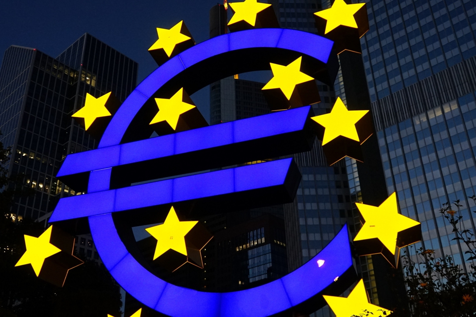 Euro Bölgesi'nde hızlı artış etkisiyle yıllık enflasyon yüzde 3,3'e yükseldi