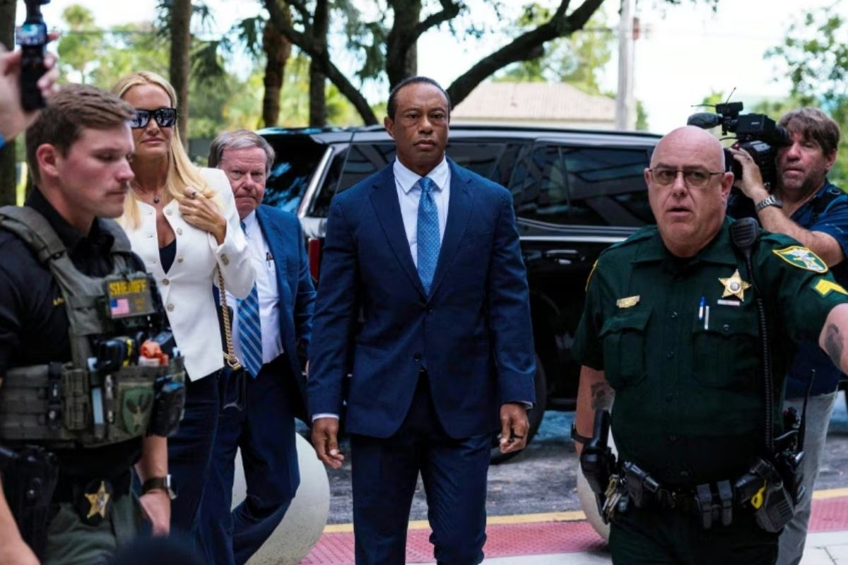 Alkollüyken araç kullanan golf şampiyonu Tiger Woods'un ehliyetine 5 yıllığına el konuldu
