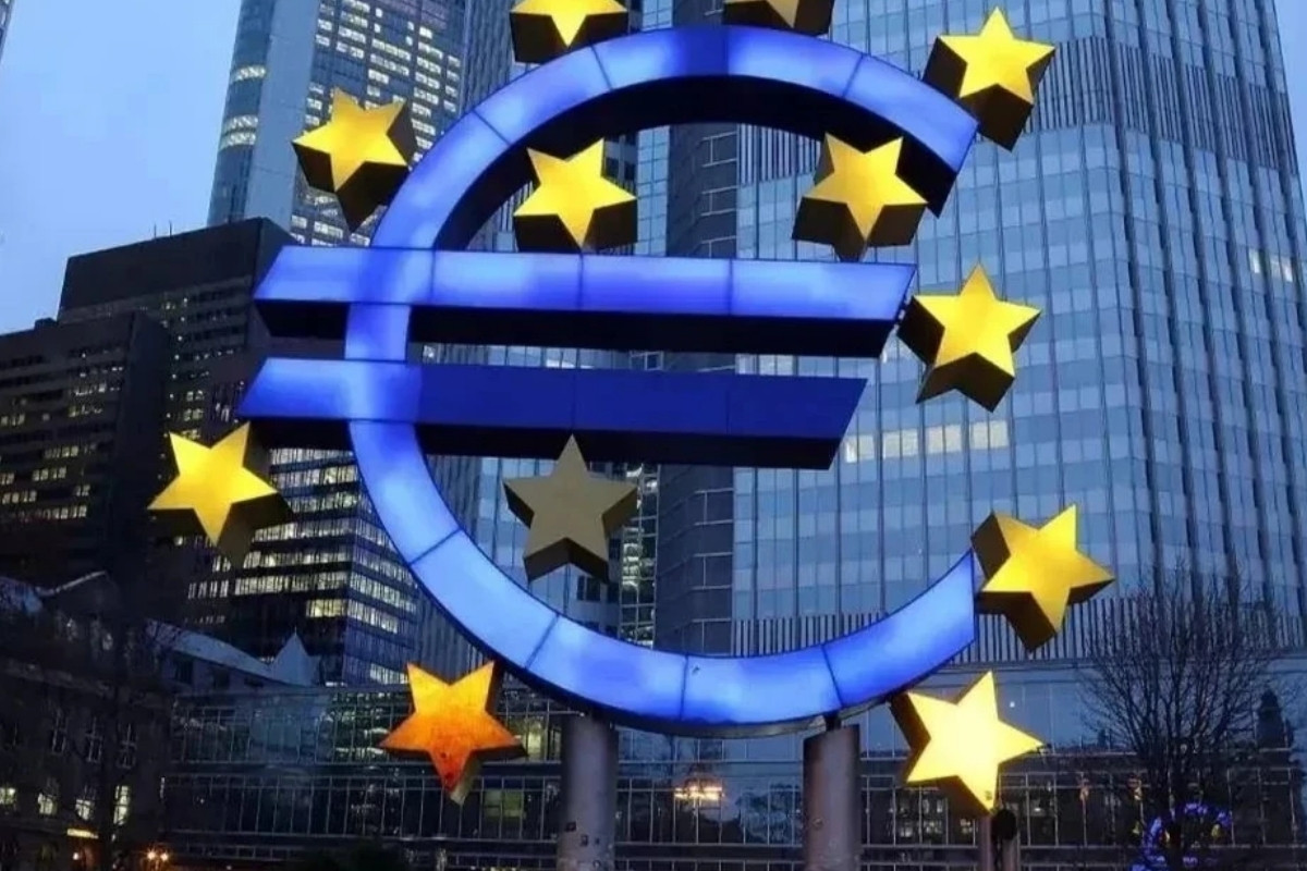 Euro Bölgesi’nde özel sektör faaliyetleri büyümeyi sürdürdü, PMI 52’de değişmedi