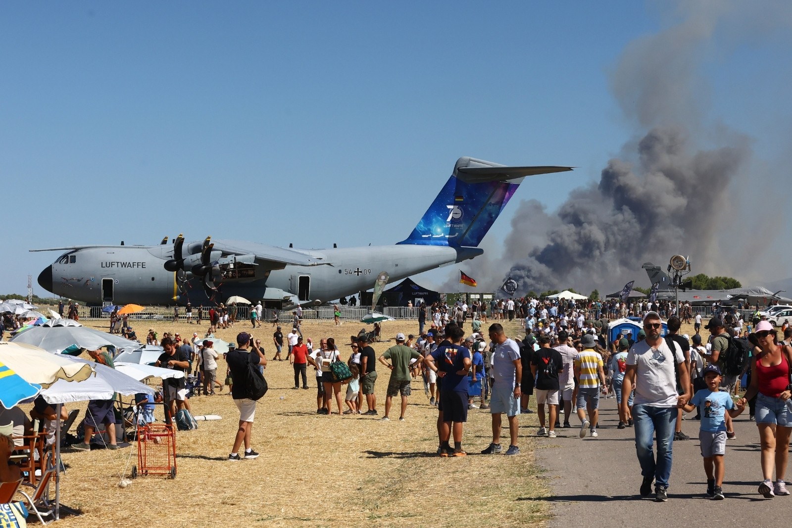 Atina'da hava faciası, Yunan F-4'ü havacılık festivalinde düştü