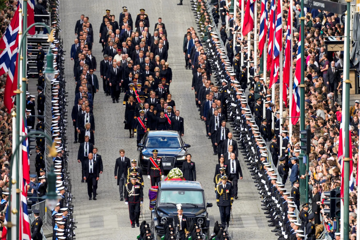89 yaşında ölen Norveç Kralı 5'inci Harald son yolculuğuna uğurlandı