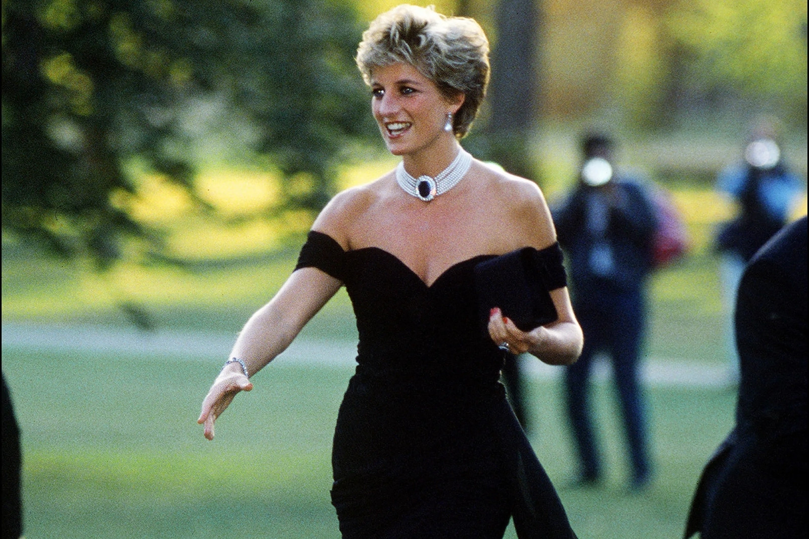 Prenses Diana'nın, Kral Charles'ın kendisini aldattığını itiraf ettiği gece giydiği 'İntikam Elbisesi' 29 yıl sonra açık artırmaya çıkıyor