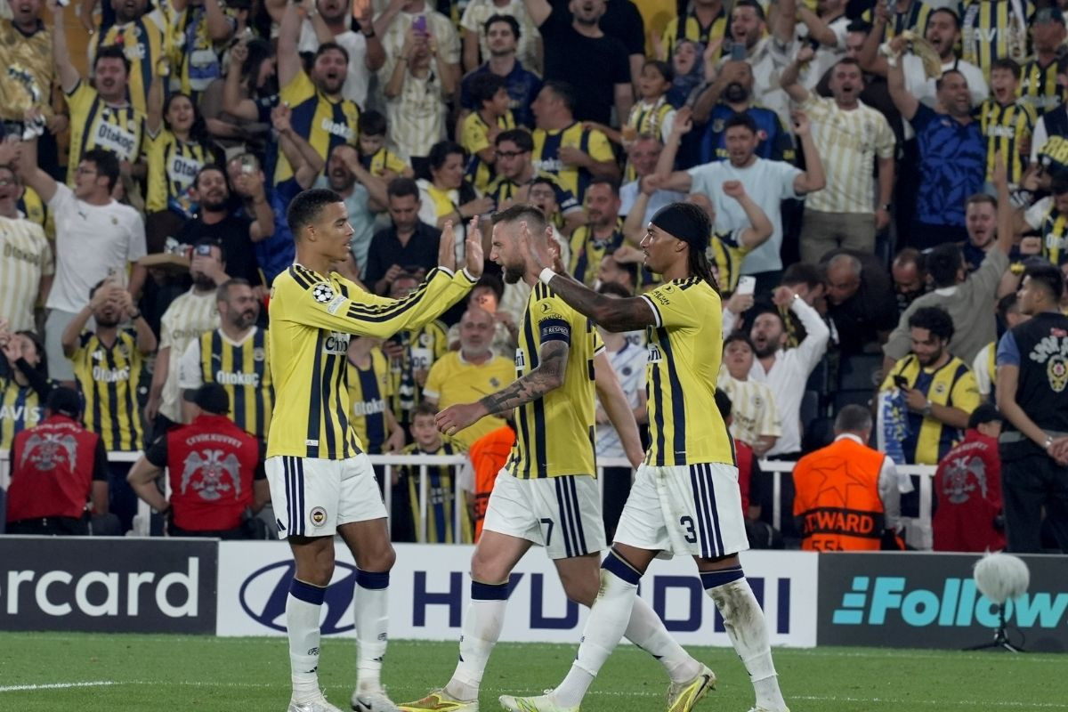 Fenerbahçe, Şampiyonlar Ligi ilk maçında Roma ile berabere kaldı