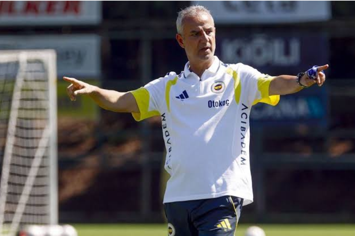 Fenerbahçe teknik direktörü İsmail Kartal'dan futbolculara 'kulaklarınızı kapatın' nasihati