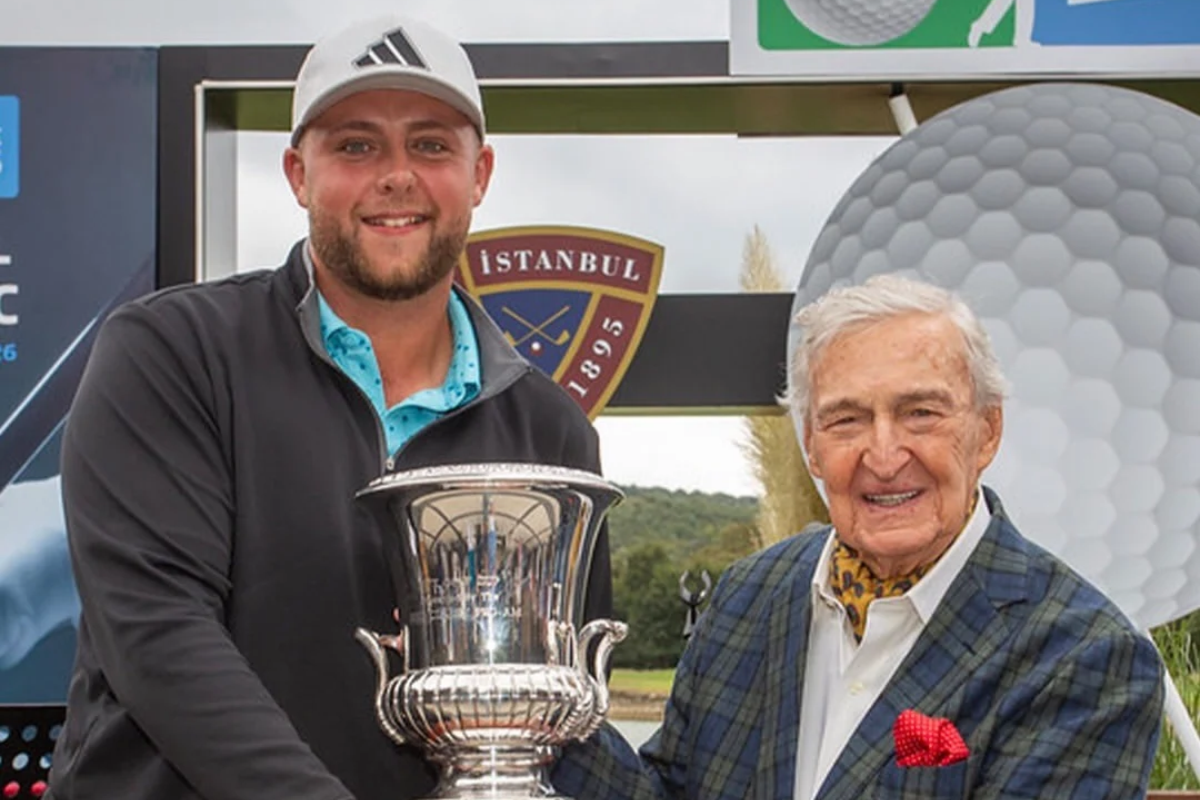 29'uncu kez düzenlenen Beko Classic Pro-Am Golf Turnuvası'nda şampiyona kupasını Rahmi Koç verdi