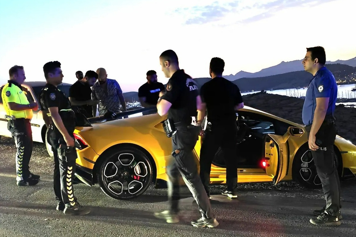Bodrum'da yüksek egzoz sesiyle çevre kirliliği yaratan Lamborghini aracın sürücüsüne 16 bin lira ceza kesildi, otomobil 30 gün trafikten men edildi