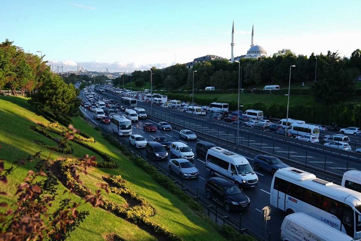 İstanbul'da yeni eğitim öğretim yılının ilk gününde trafik yoğunluğu